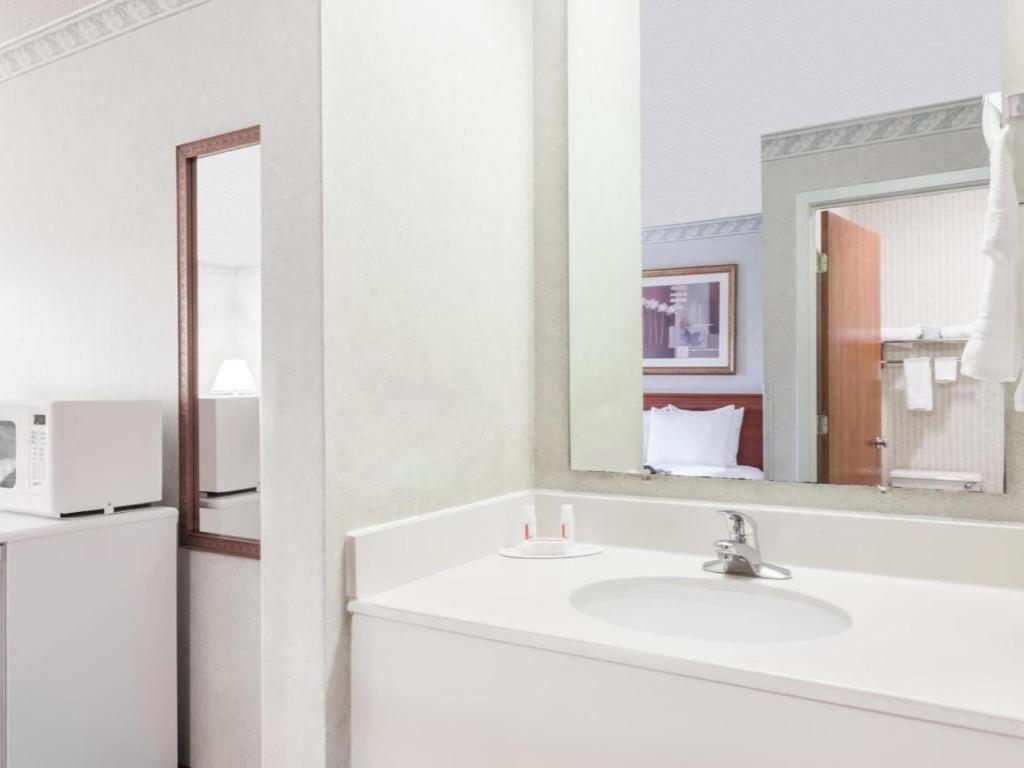 Red Roof Inn Martinsburg Dış mekan fotoğraf